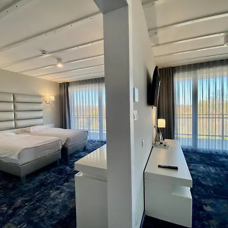 Aparthotel Ferry 4*